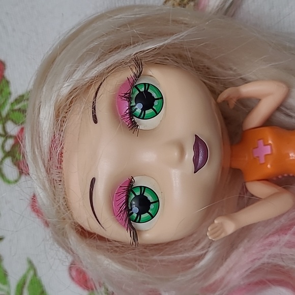 Vintage Y2K Diva Starz Alexa Doll - Picture 3 of 5